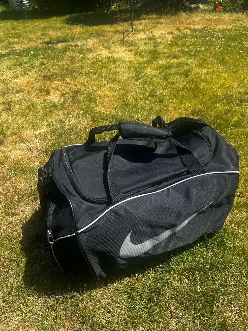 Nike Black Duffle Bag Men's Gym Travel Bag Size 23”x13”x10”
